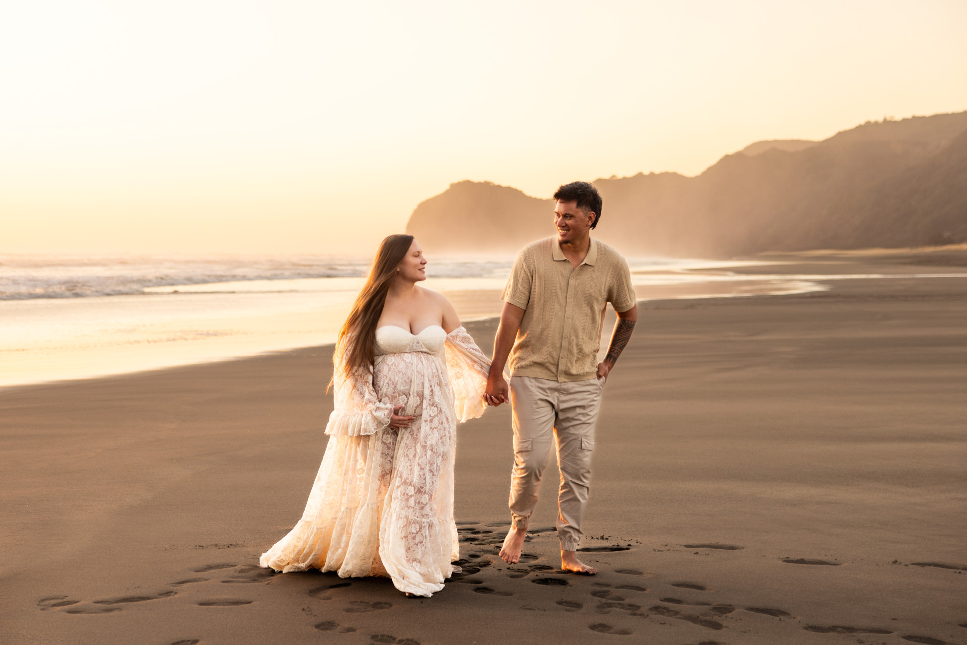 pregnant couple at the beach