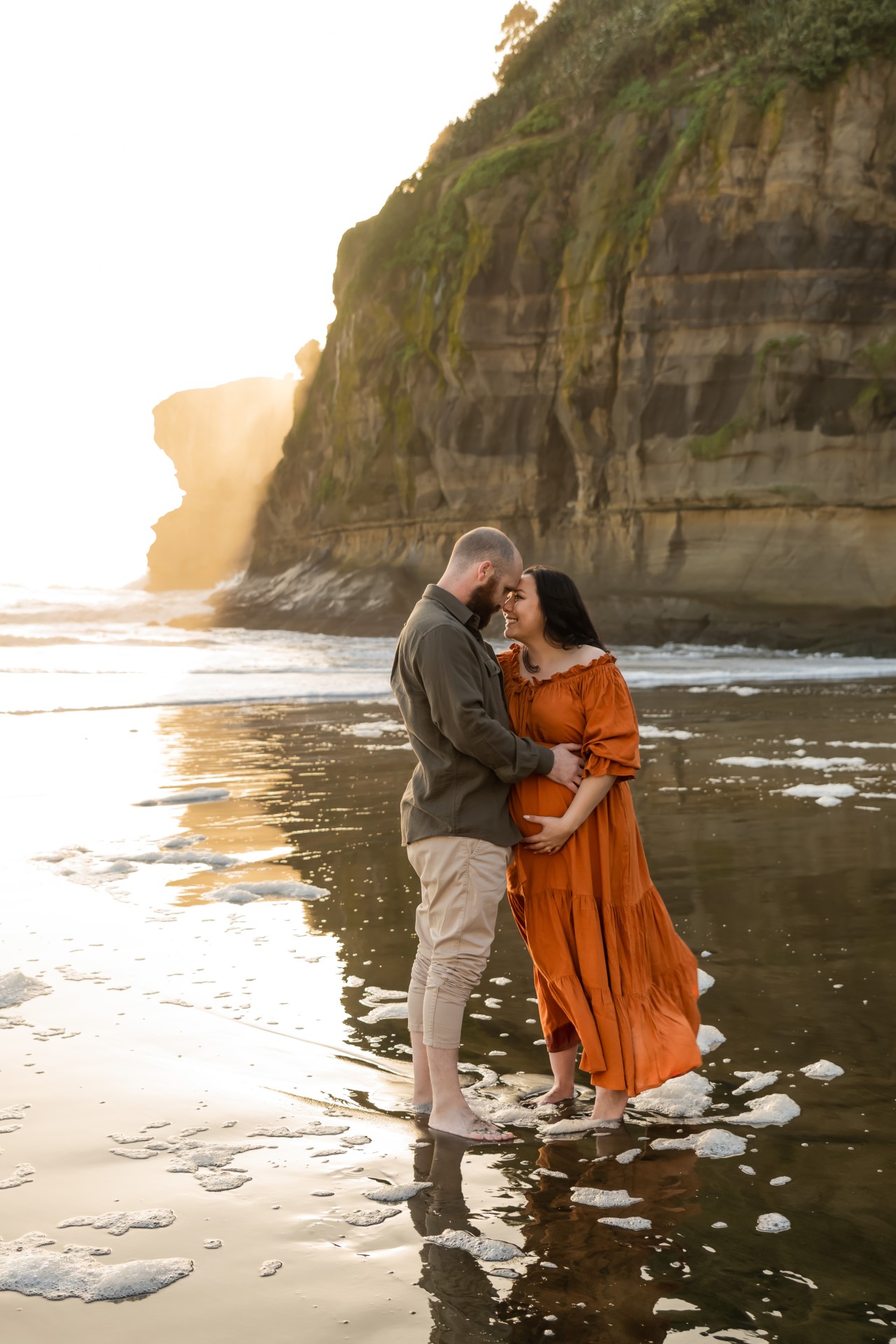 murriwai maternity session with auckland maternity photographer