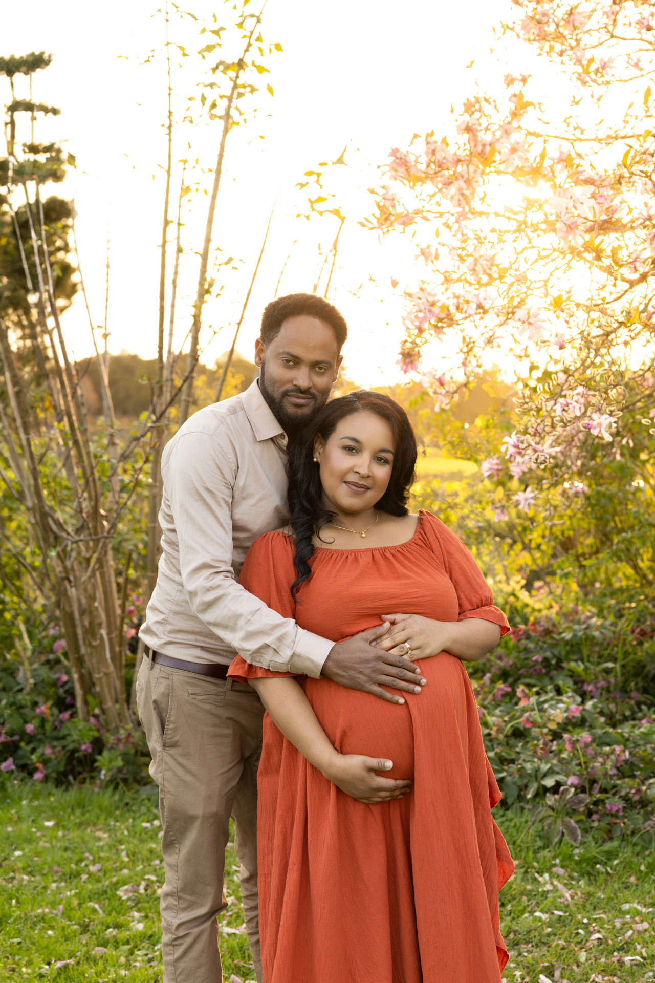 maternity shoot in spring with elia making memories