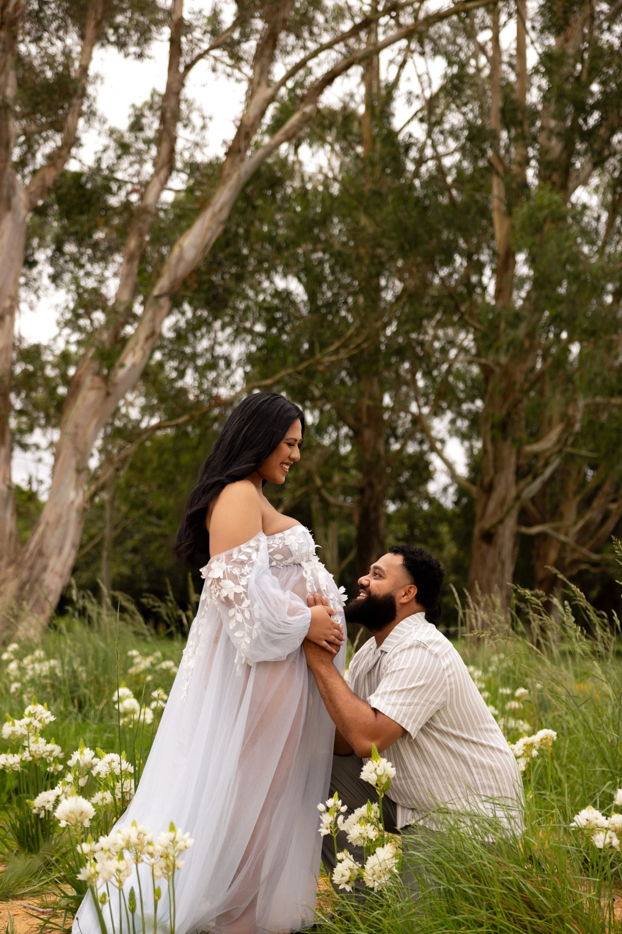 maternity photo in white flowers