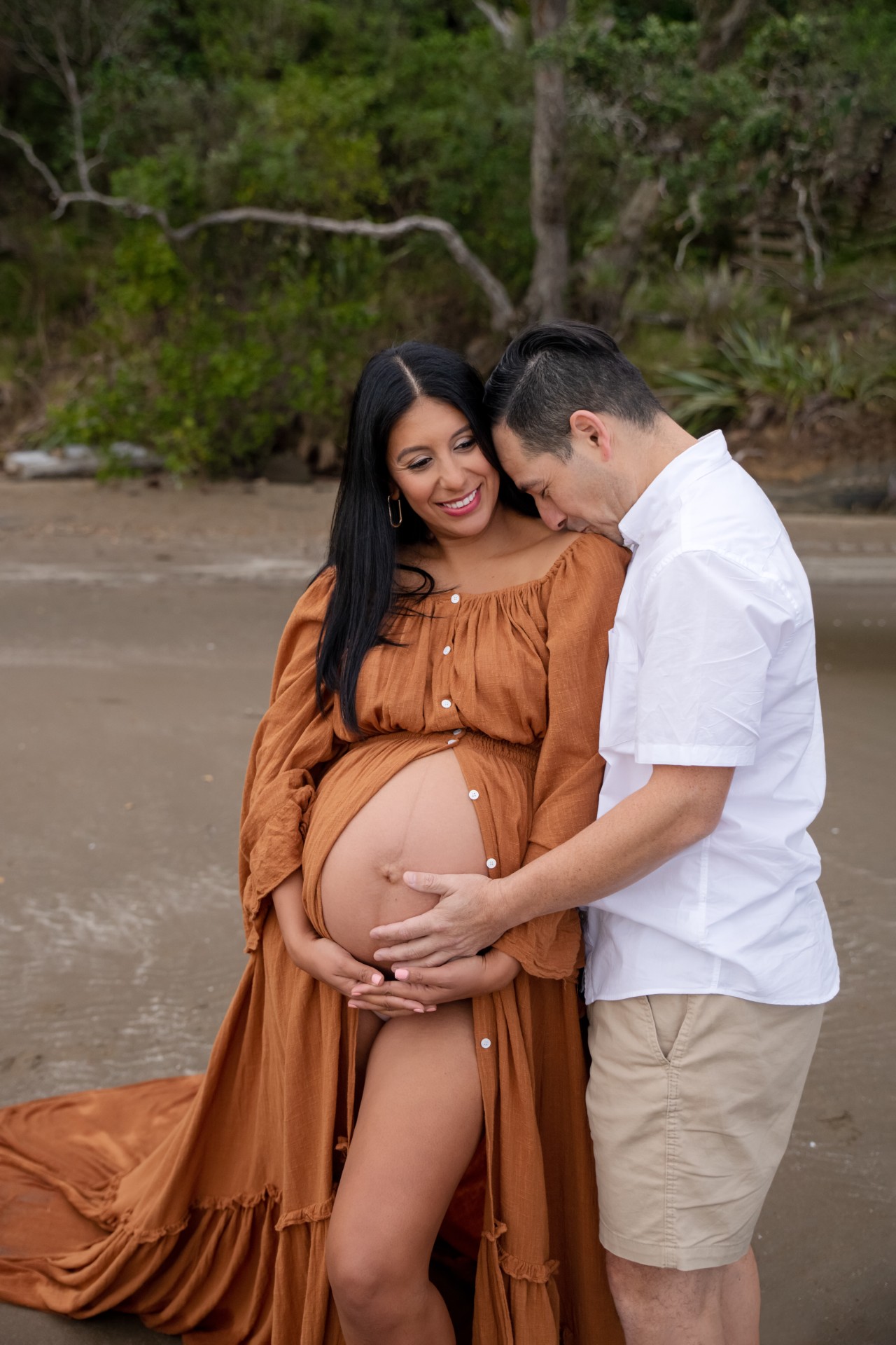 couple touching the pregnant belly