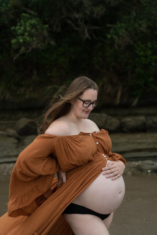 pregnancy photo on the beach
