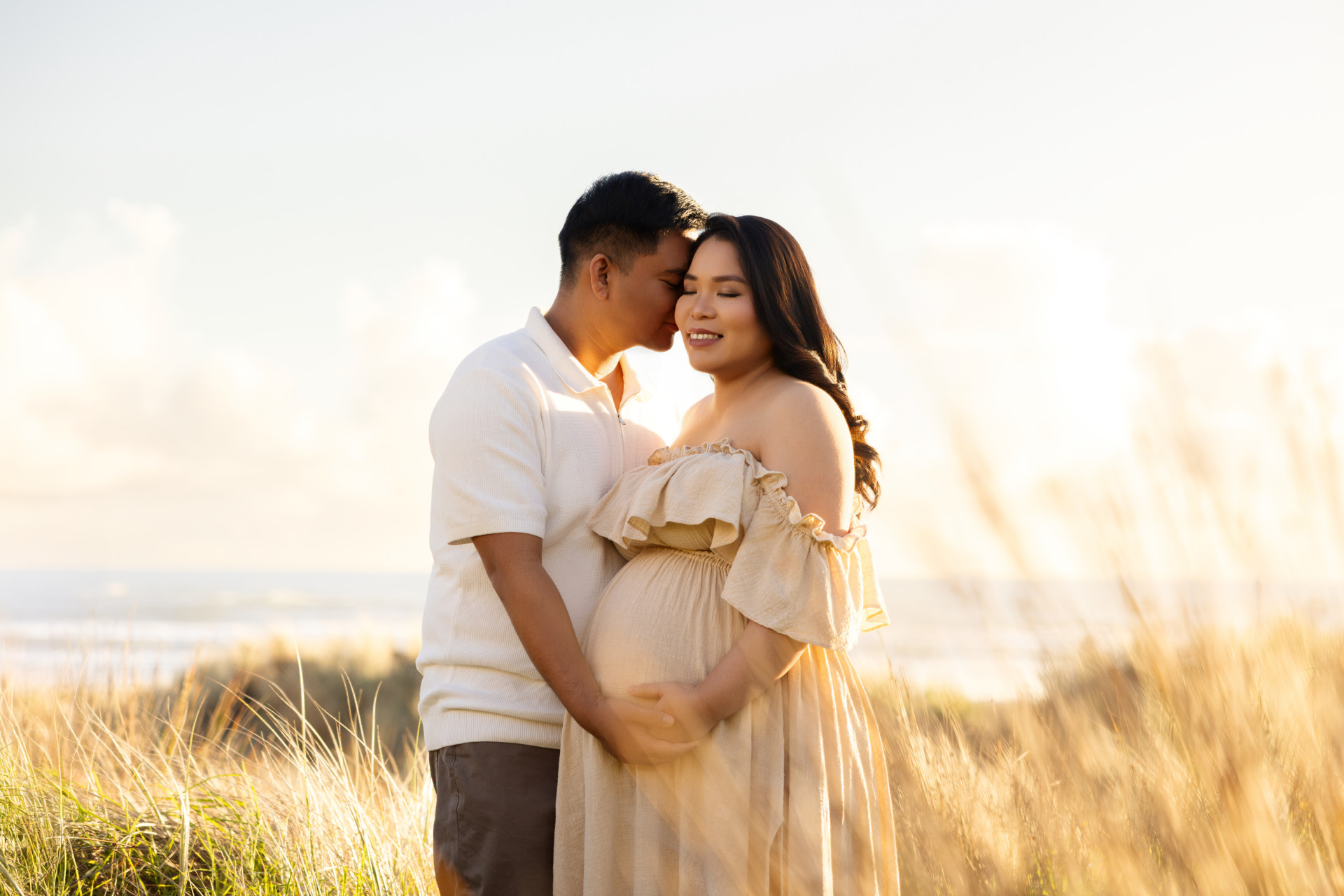 autumn maternity session at the beach