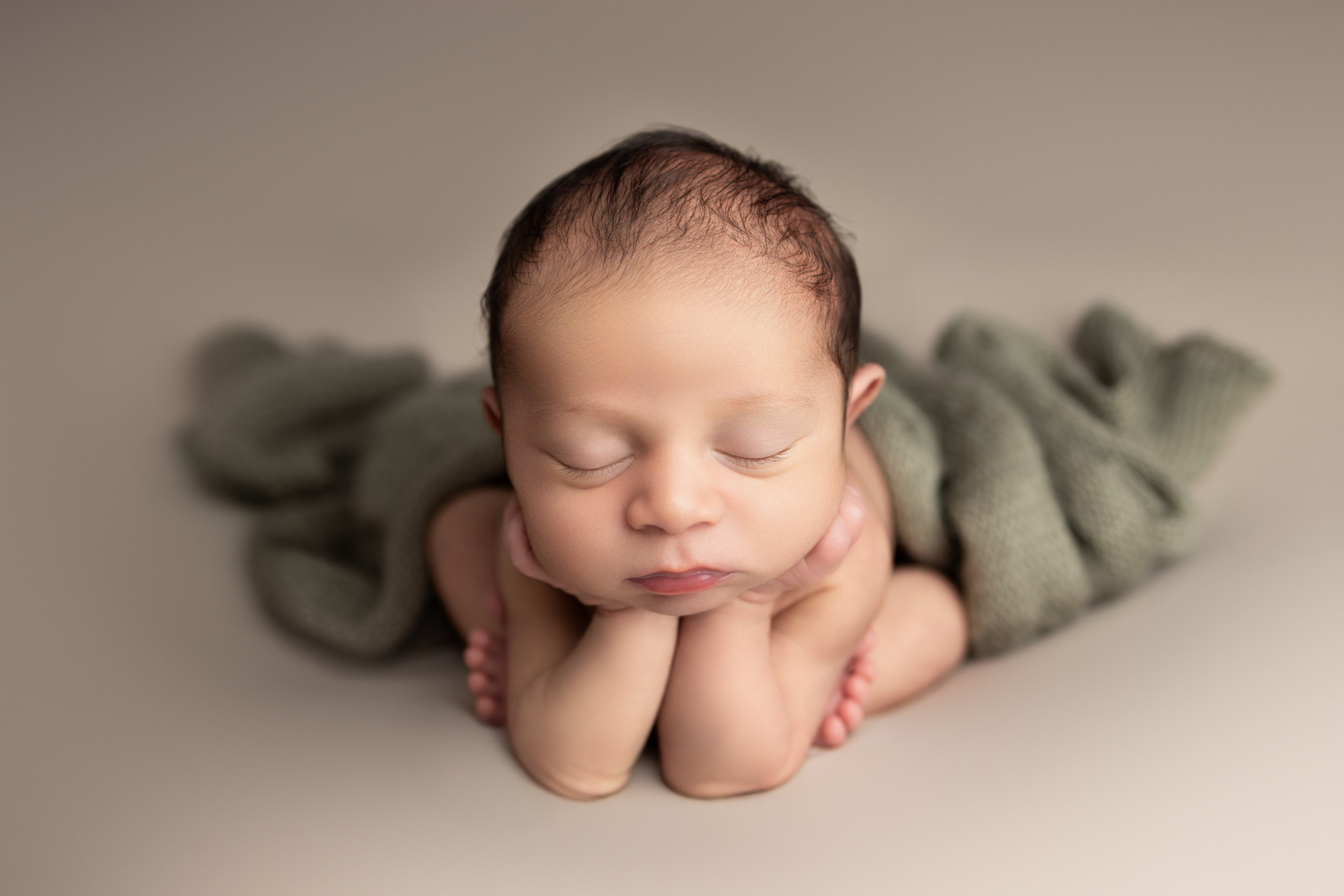 newborn sleeping in froggy pose