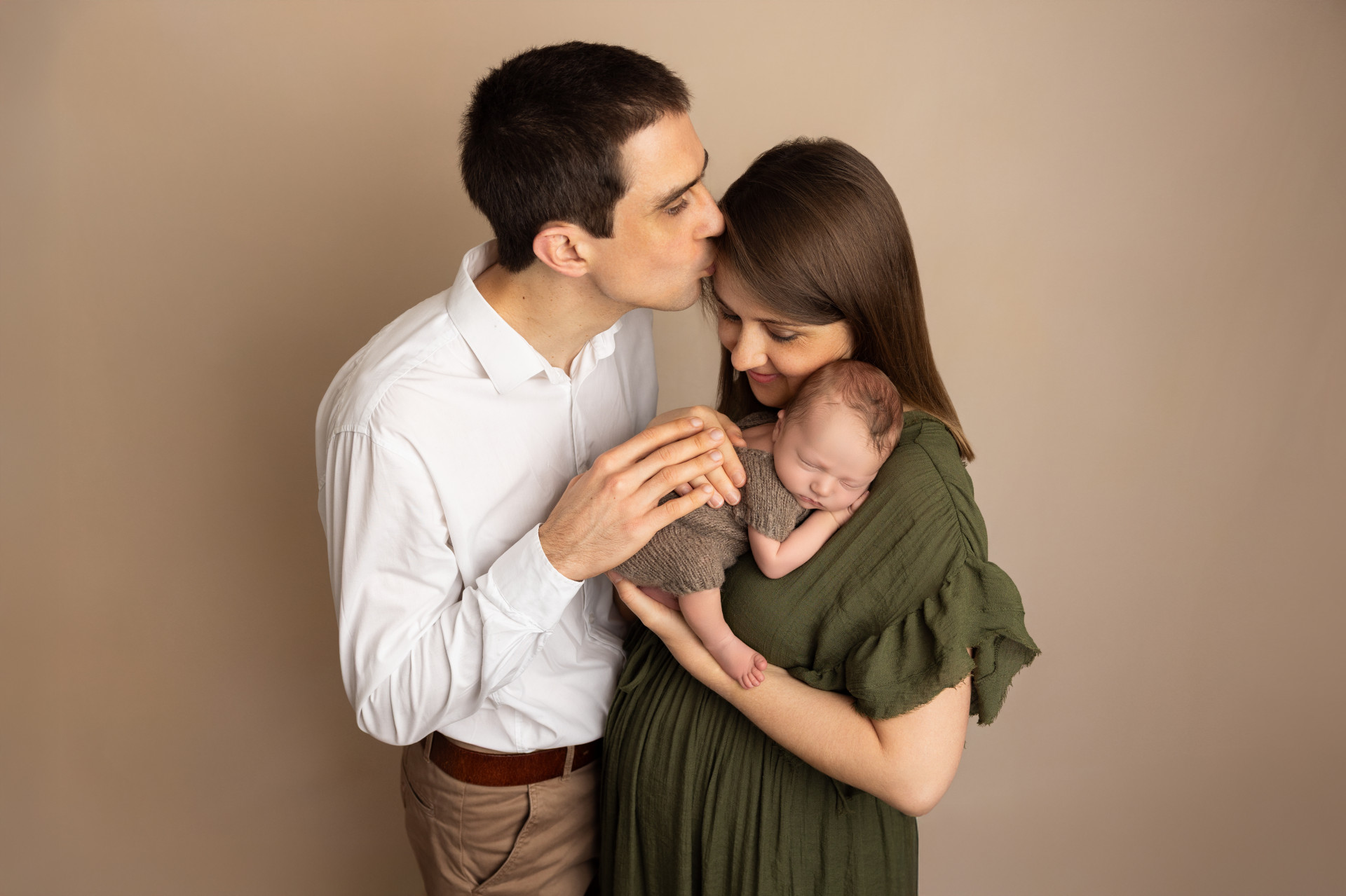 newborn with family 