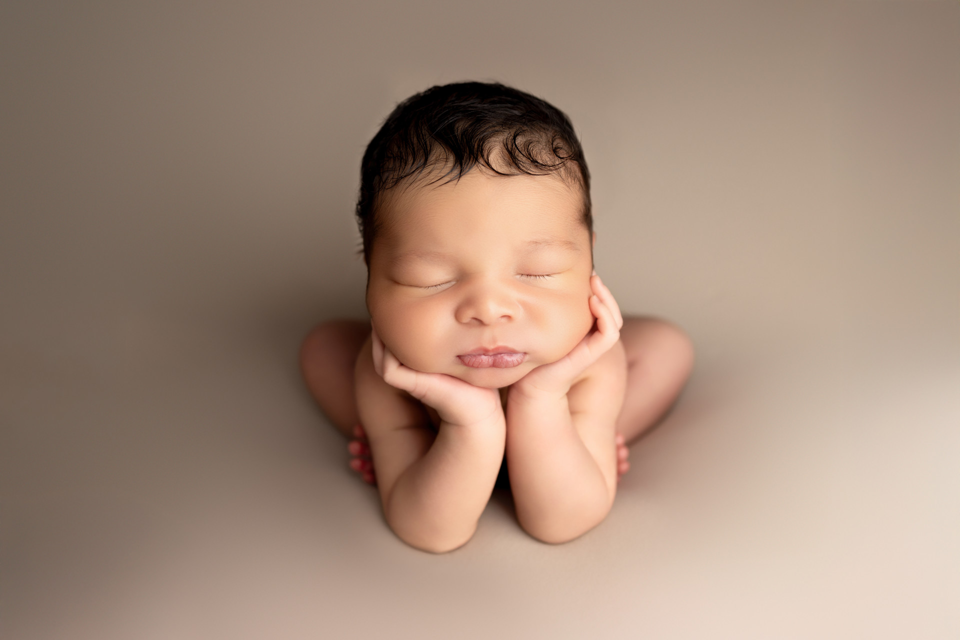 newborn in froggy pose