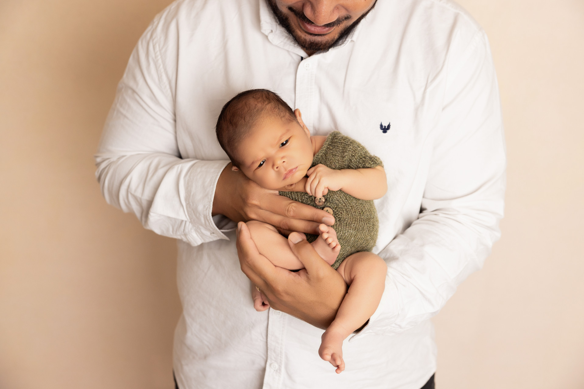 baby in dads hands