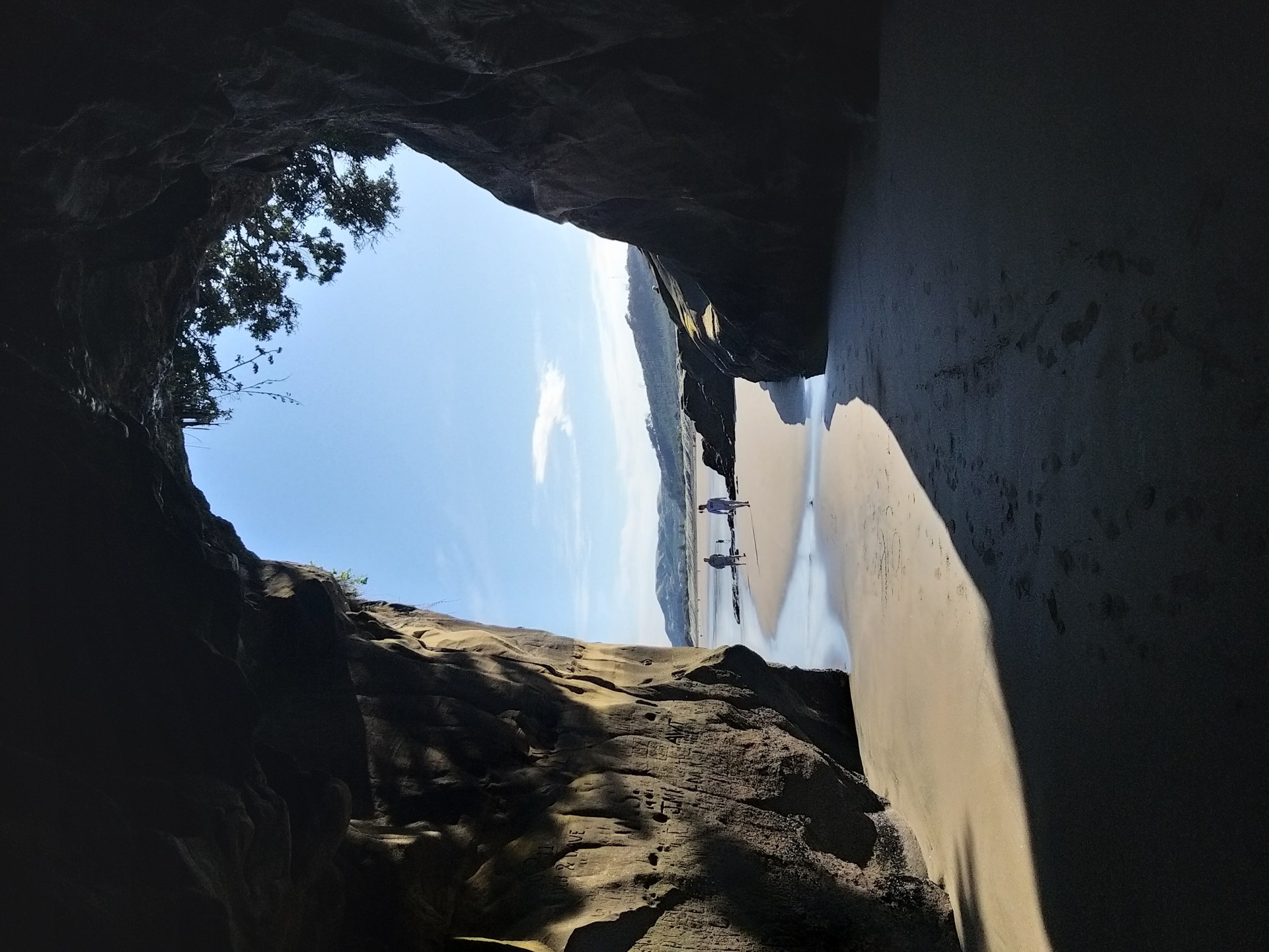 murriwai beach cave