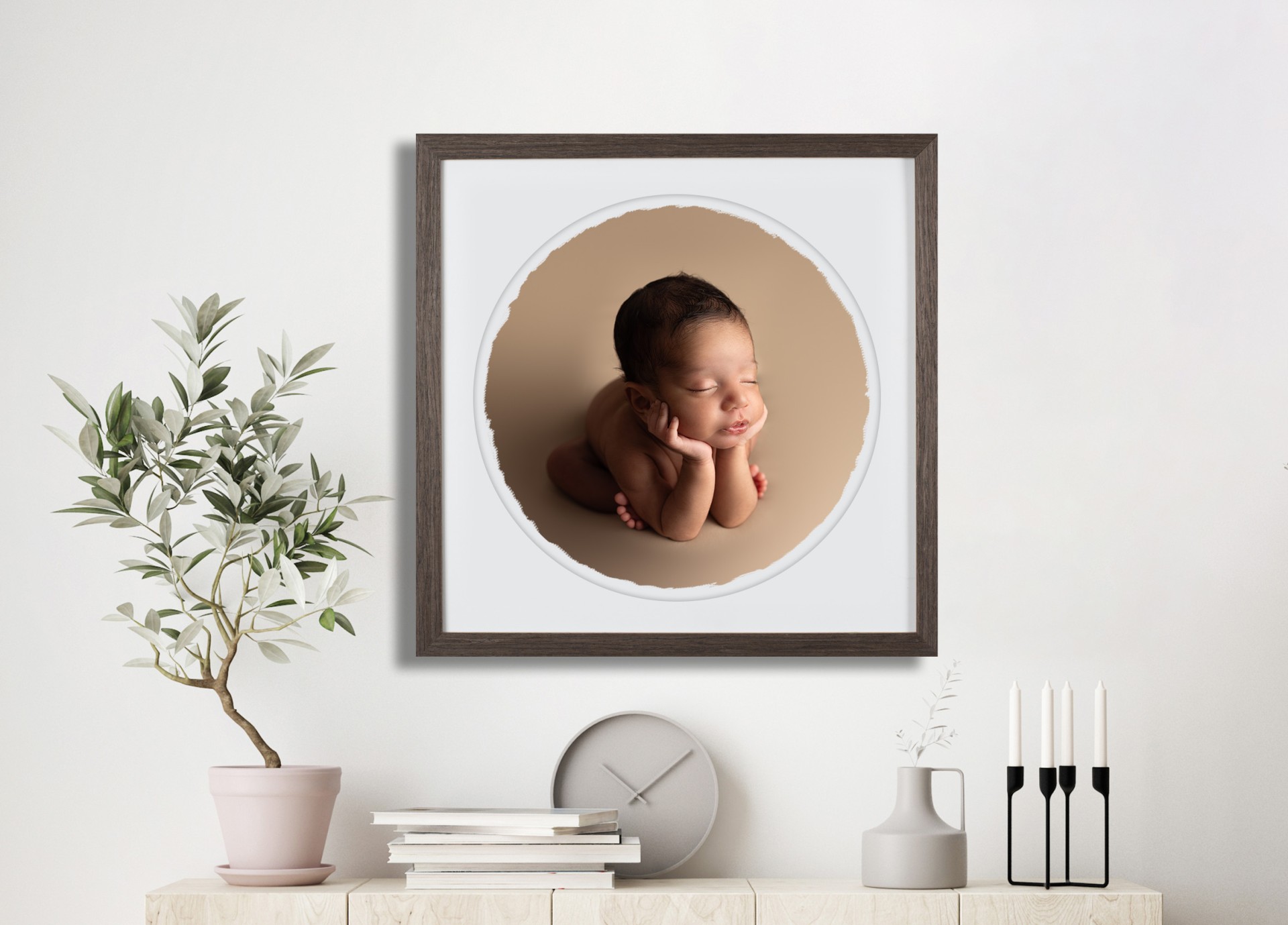 Circle frame with newborn photo